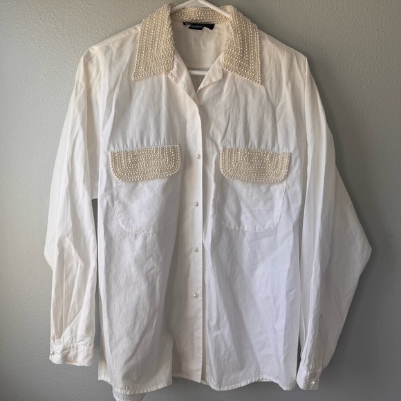 White Pearl-Embellished Women’s Button Down Shirt Vintage Size Medium - Picture 2 of 7